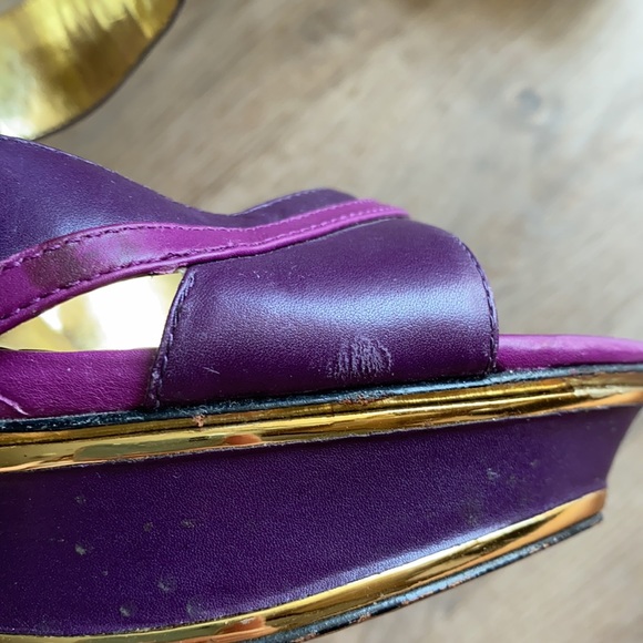 VERY SEXY PURPLE AND GOLD BEBE PLATFORMS - Picture 9 of 11